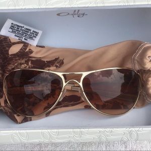 New In Box Gretchen B Restless Oakley Sunglasses